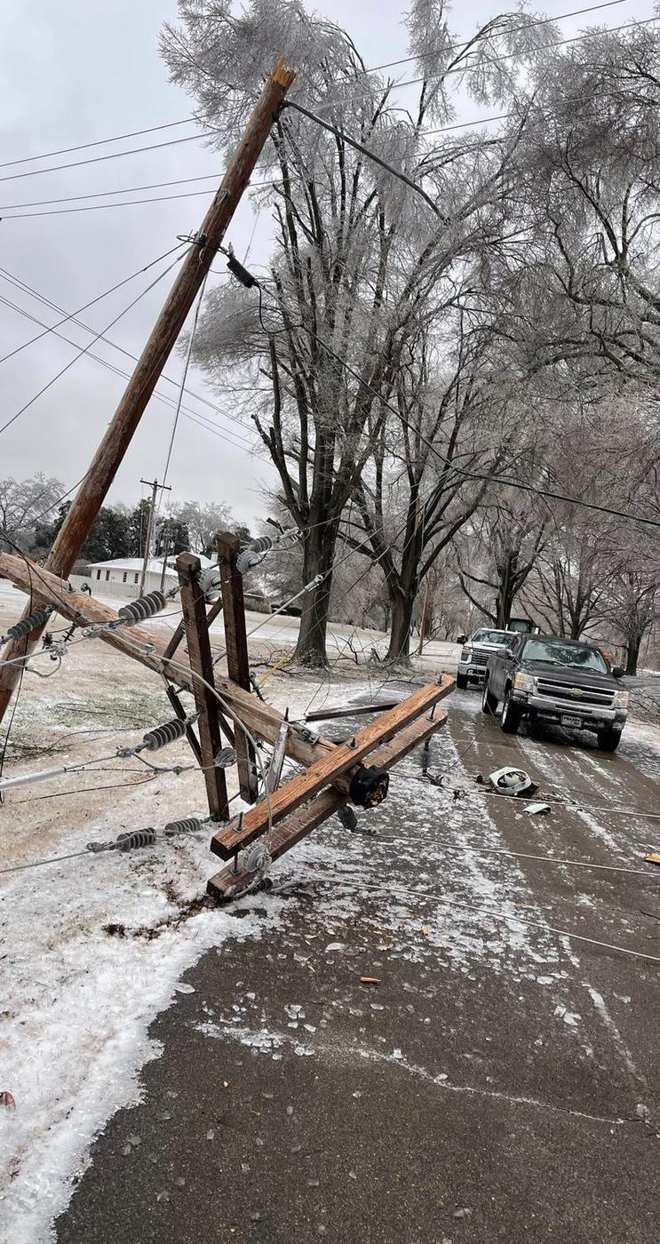 Poles and limbs down after an ice storm — Aaron&rsquo;s Tree Service, Mid-South